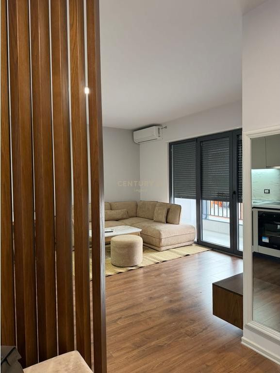 Jepet me qera apartament 1+1 në zonën e Bulevardi i Ri, pranë Jordan Misja. 750 € /Muaj