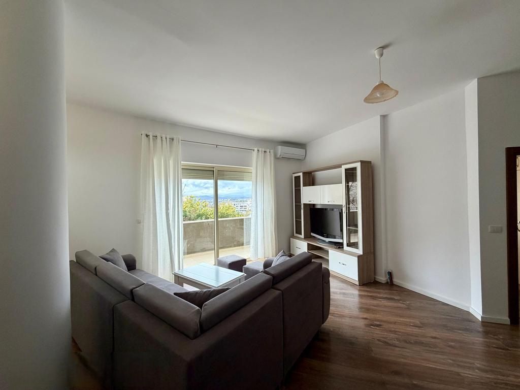 APARTAMENT 1+1 ME QERA FRESKU