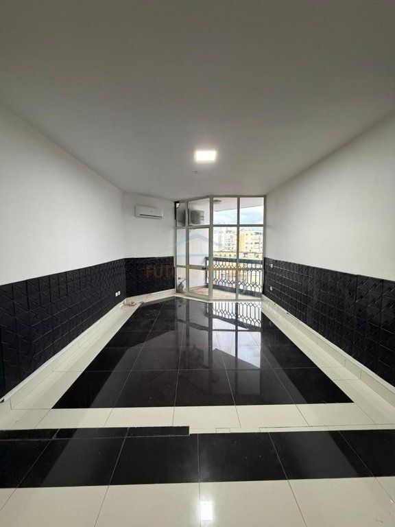 Shitet, Apartment 2+1, Rruga e Kavajës, Tiranë.