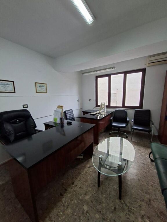 UFFICIO IN AFFITTO. AFFITTO VECCHIA ESPOSIZIONE 100 €