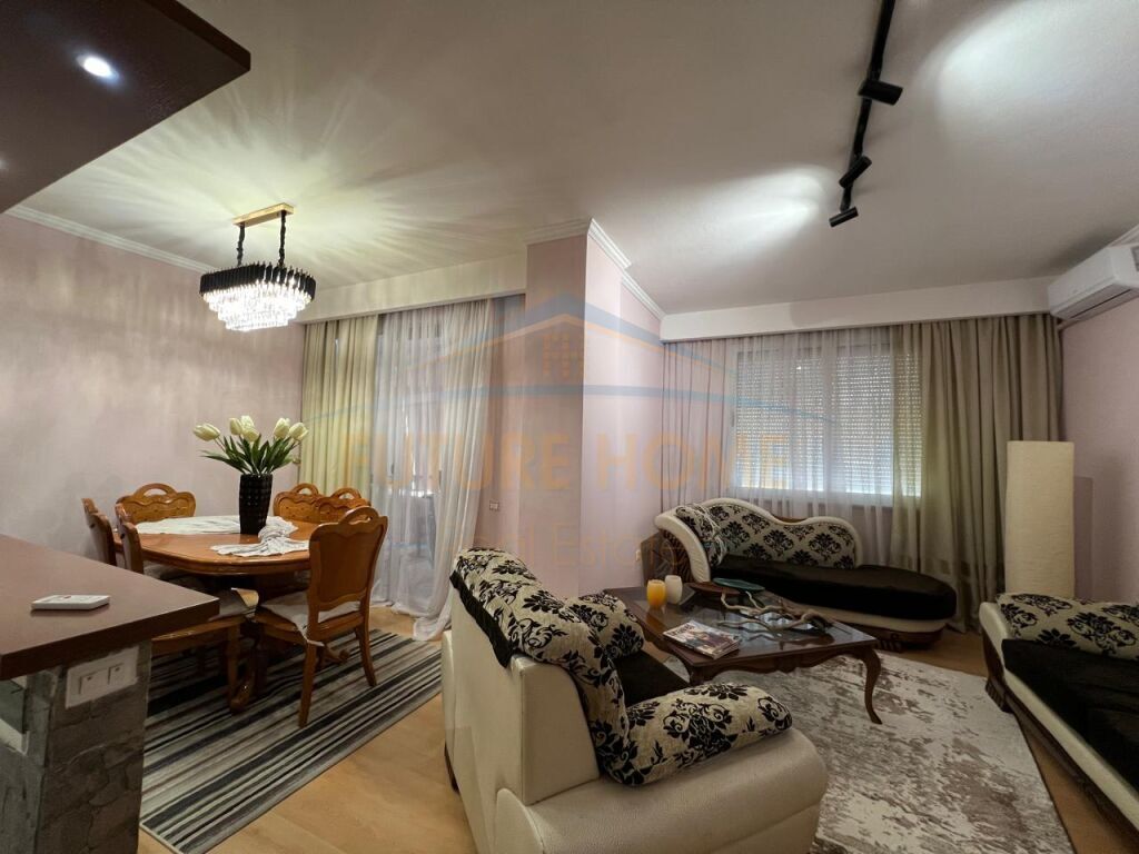 Disponiamo di Appartamento 2+1+2+Verande, in Affitto Appartamento