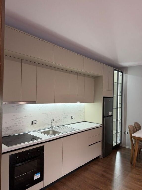 Jepet me qera apartament 1+1 në zonën e Bulevardi i Ri, pranë Jordan Misja