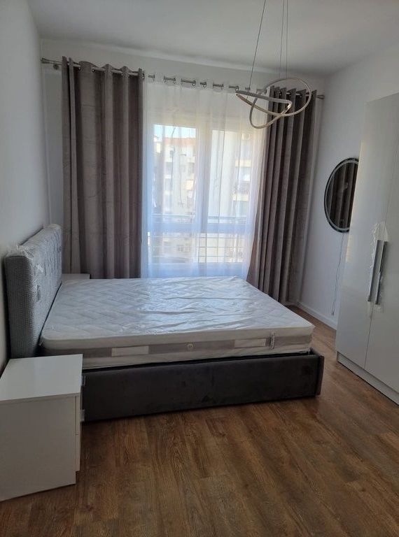 Appartamento 1+1 a Komuna e Parisit