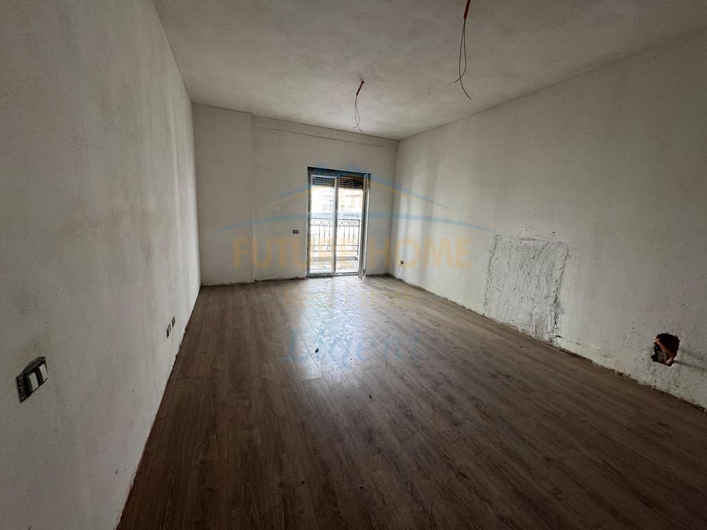 Shitet, Apartament 1+1, Sauk, Porta Tirana e Re, Tiranë.