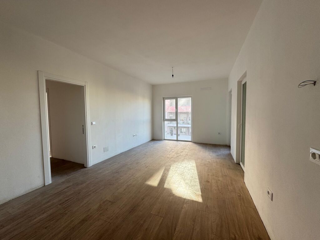 Shitet Apartament 2+1+2 tek Tirana Entry.