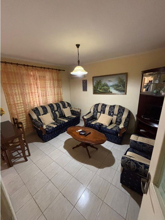 Shitet apartament 1+1 tek Ali Demi, pranë Shkolles 1 Maji. 100,000 €