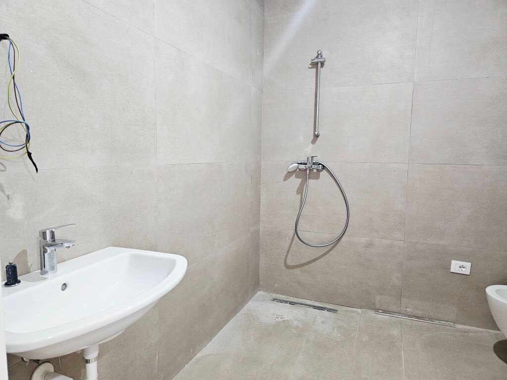 Zyre me Qira ne Rr. Kavaje Galeri Roma