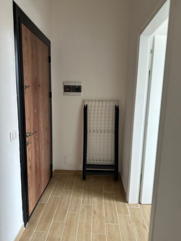 2+1,i mobiluar ne Astir te kompleksi tudas,500 euro