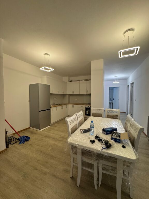 🏠Affittasi appartamento 3+1 📍🏢3° piano, con ascensore 💶Prezzo: 50.000 Leke/mese