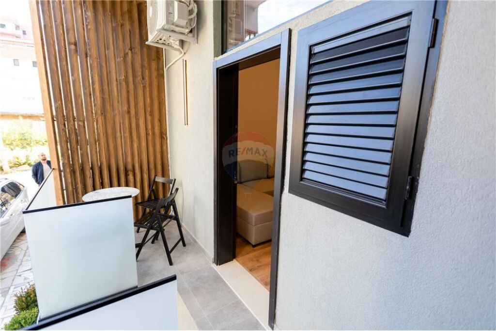 Apartament 1+1 për Shitje – Vija e Parë, Lungo Mare