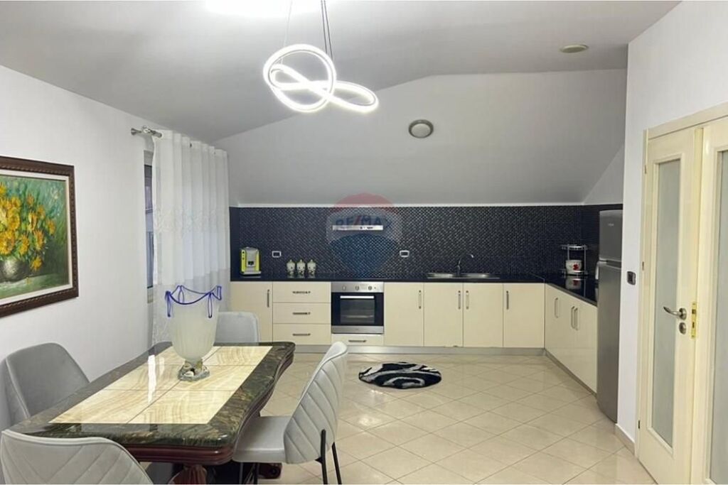 Apartament 2+1 per qira tek Liqeni i Thate!