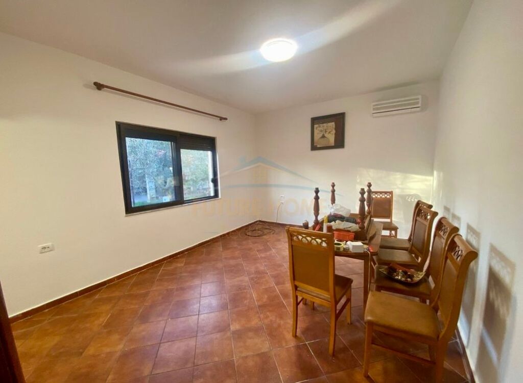 Qera, Shtepi Private, Laprake.