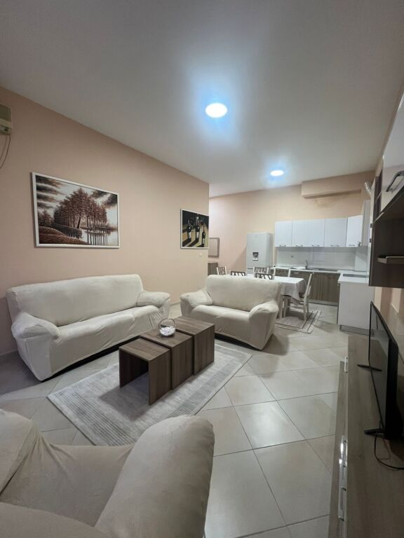 Jepet me qera 1+1 ne fresk 400 eu mobiluar