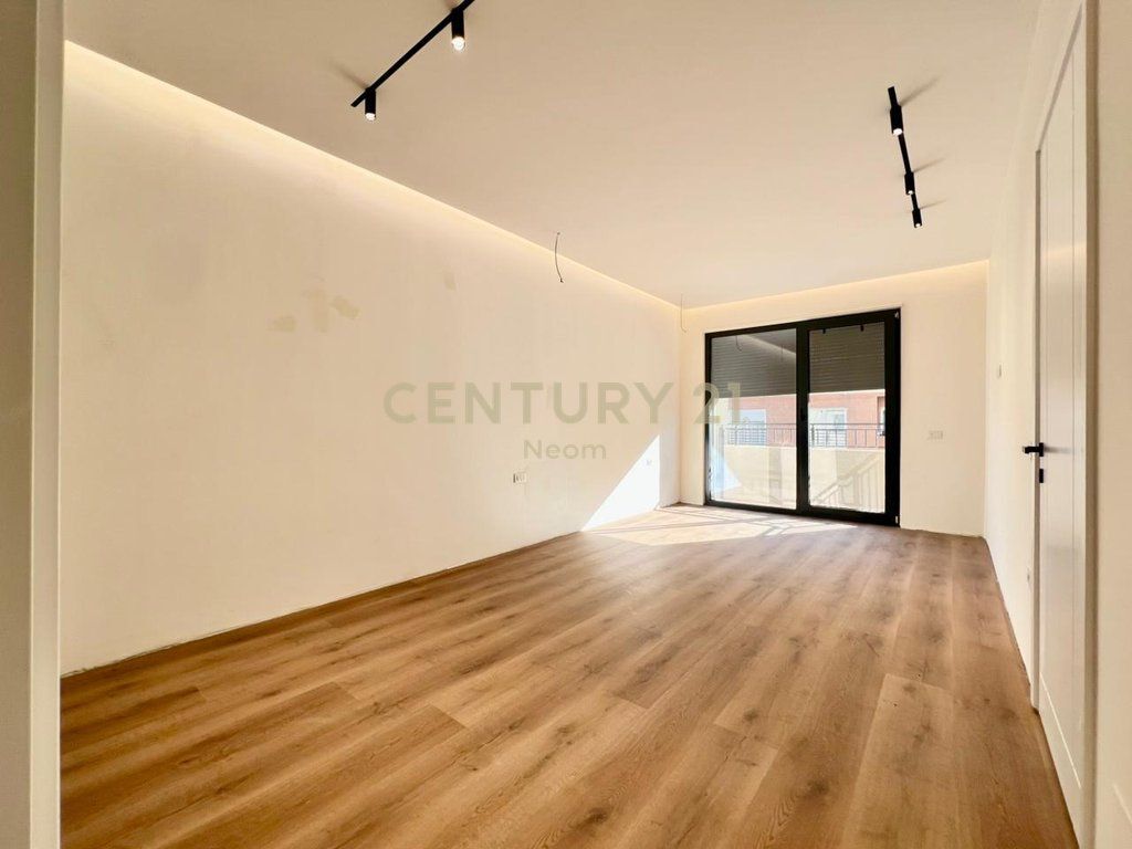 🏡 SHESIM – SUPER APARTAMENT 2+1+2 me POST PARKIMI | LIQENI THATË