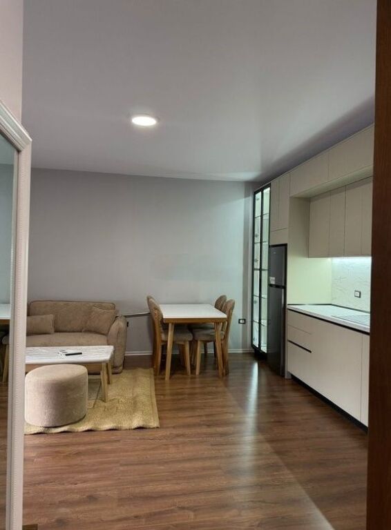 Jepet me qera apartament 1+1 në zonën e Bulevardi i Ri, pranë Jordan Misja