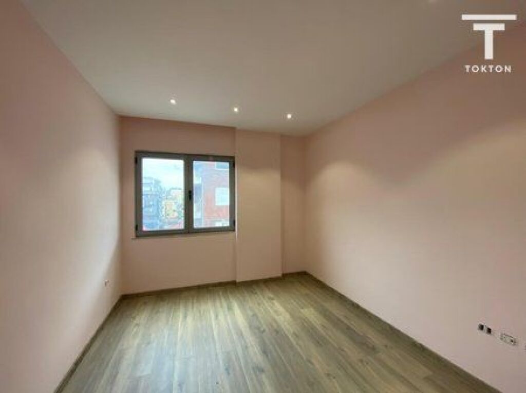 QIRA, APARTAMENT 3+1+2 BULEVARDI ZHAN D'ARK, TIRANË