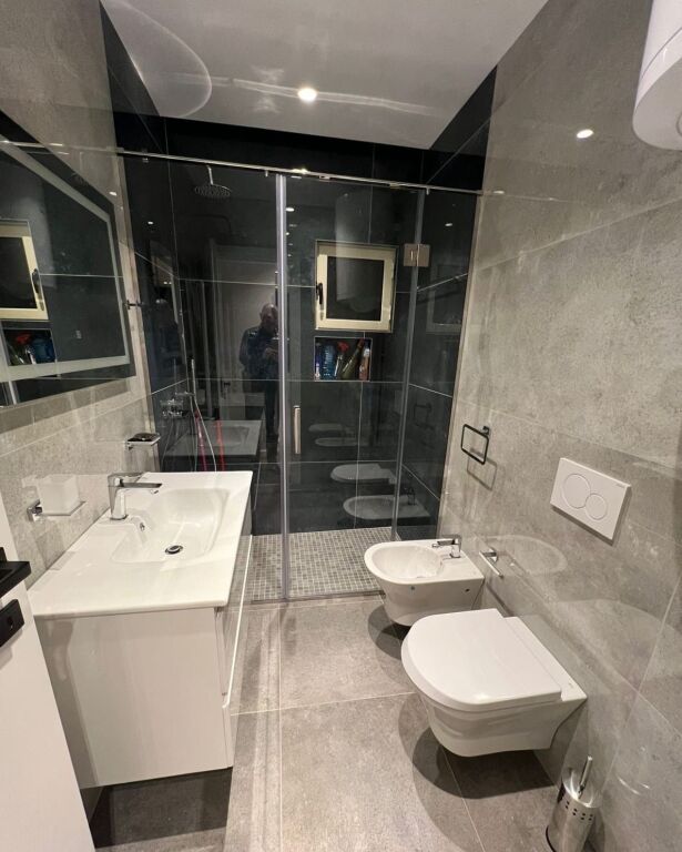 2+1,i mobiluar luks,te fushe e aviacionit,cmimi 700 euro