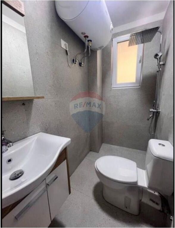 Apartament - Për Qira - Ambasada Amerikane, Tiranë