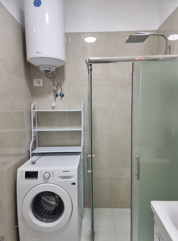 Appartamento 1+1 a Komuna e Parisit