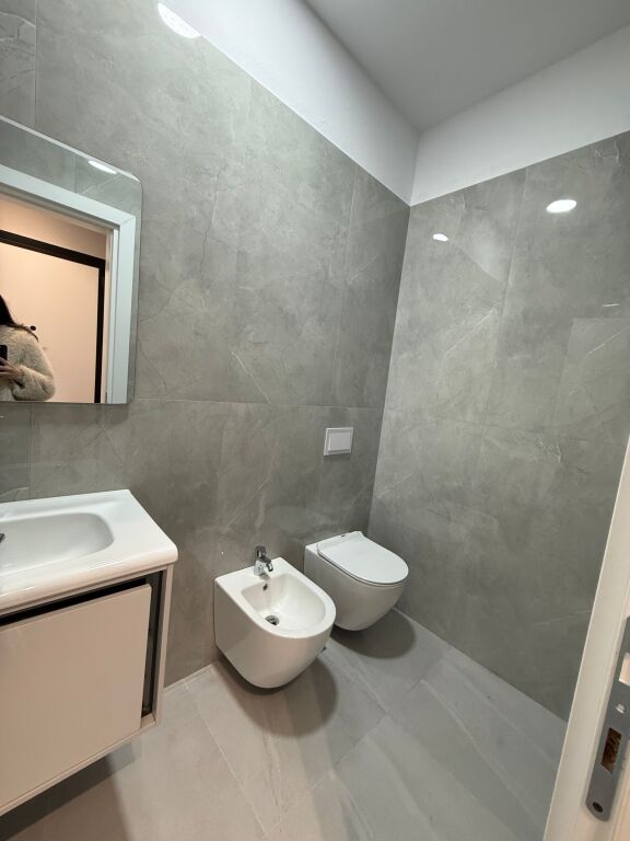 🏠Jepet me qira Apartament Modern 2+1+Post Parkimi 📍Golden Tower Residence, Mine Peza 💶Çmimi: 1100€