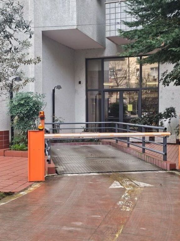 Apartament premium 2+1+2 (130 m²) me qira pranë Liqenit Artificial të Tiranës!