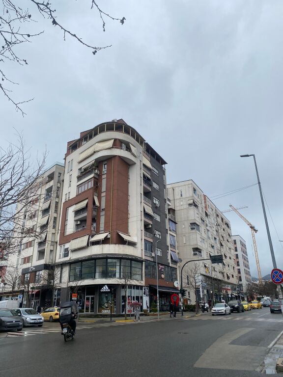 Apartament 2+1+2per shitje  Xhamlliku