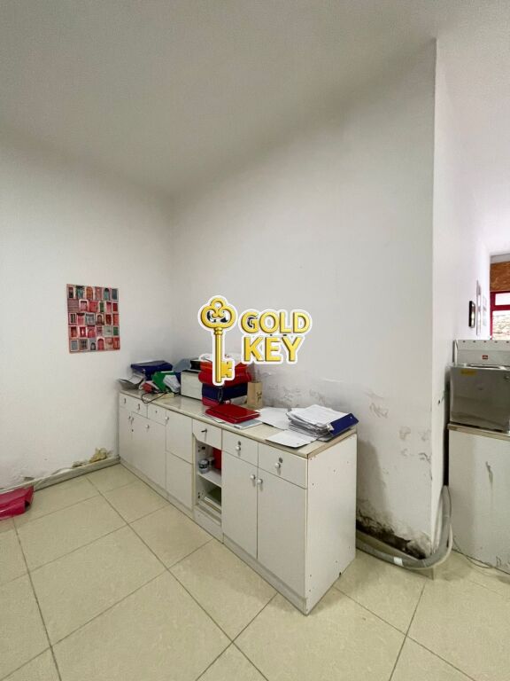 🏢 AMBIENT BIZNESI ME QERA POLIKLINIKA DURRES