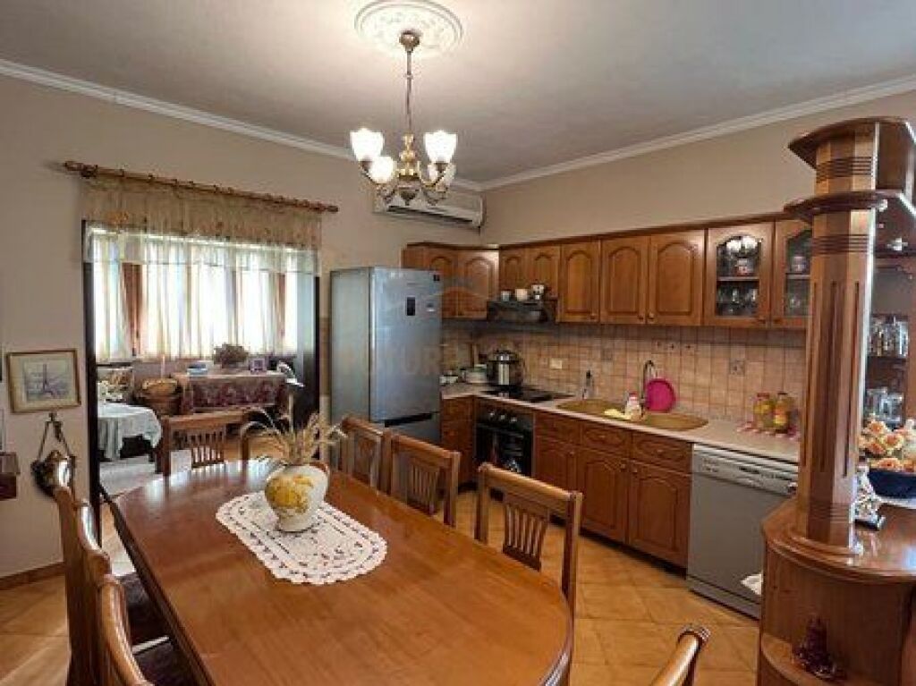 Shitet, Apartament 2+1, Zogu i Zi, Tirane