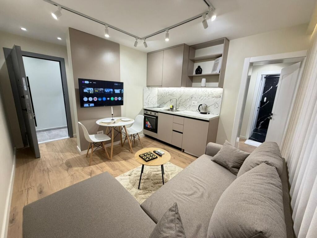 🏢 Shiten 2 Apartamente 1+1 (të ndara, shiten bashkë) 📍 Kryqëzimi i 21 Dhjetorit, Tiranë💶 Çmimi: 200.000 € (të dyja bashkë)