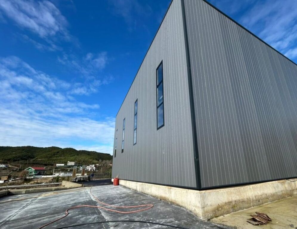 🏭 Kapanon industrial 2-katësh me qera