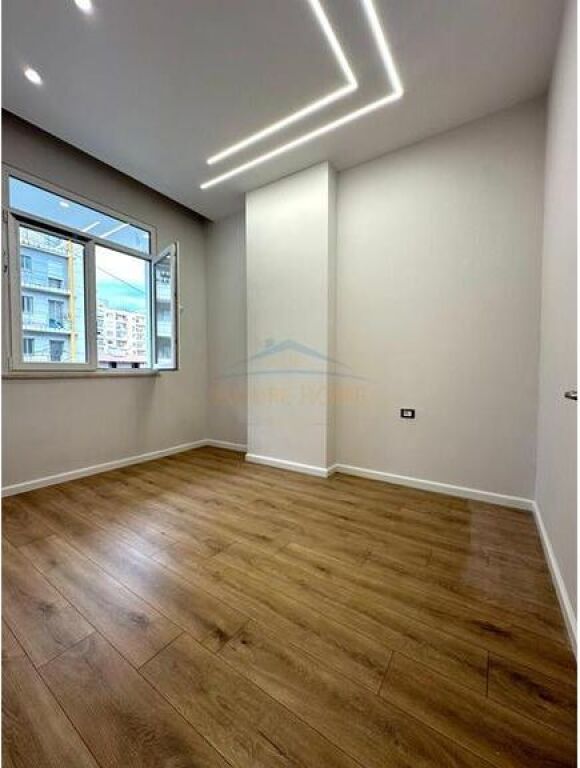 Shitet , Apartament 1+1 Unaza e re, Tirane