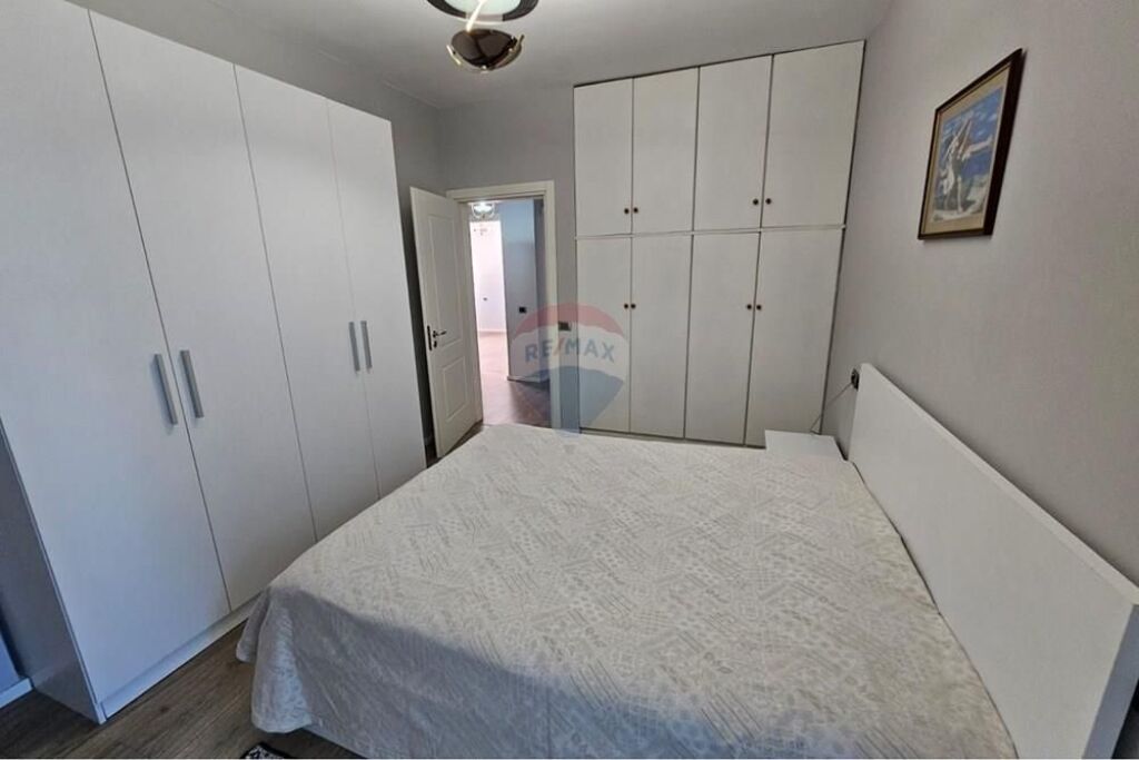 Jepet me qera Apartament 3+1+2 tek Garda ✨