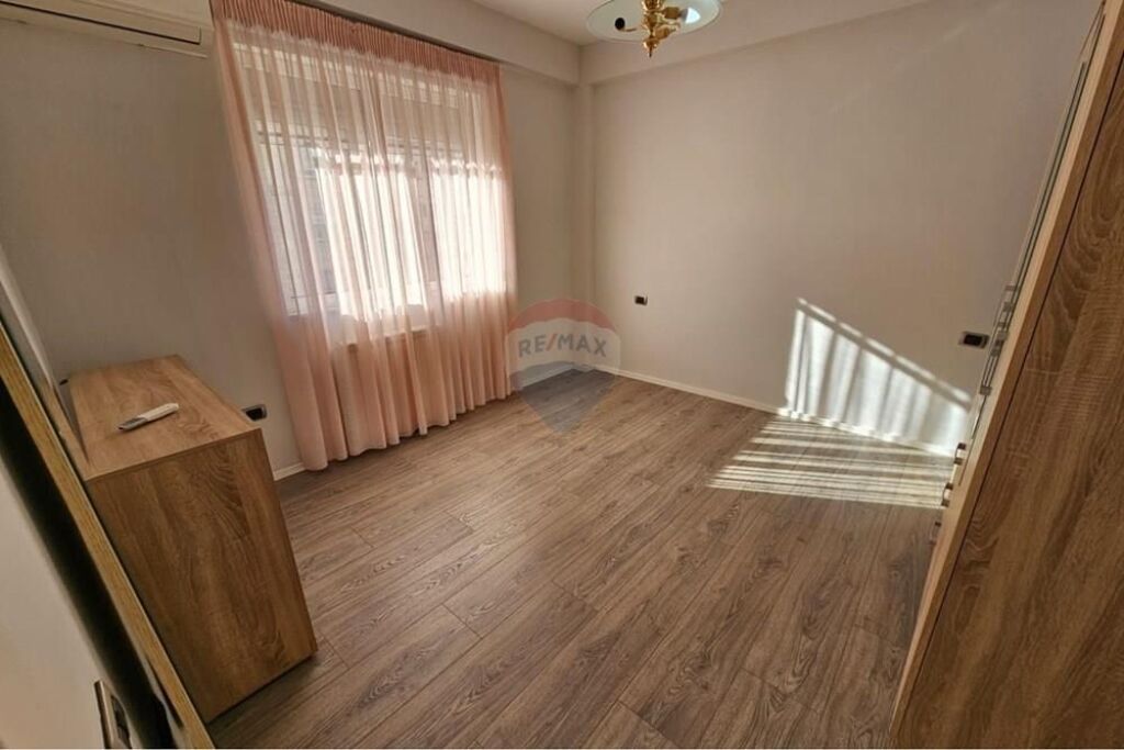 Jepet me qera Apartament 3+1+2 tek Garda ✨