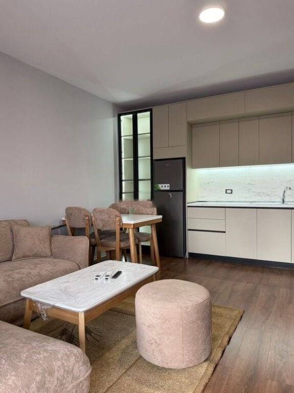 Jepet me qera apartament 1+1 në zonën e Bulevardi i Ri, pranë Jordan Misja