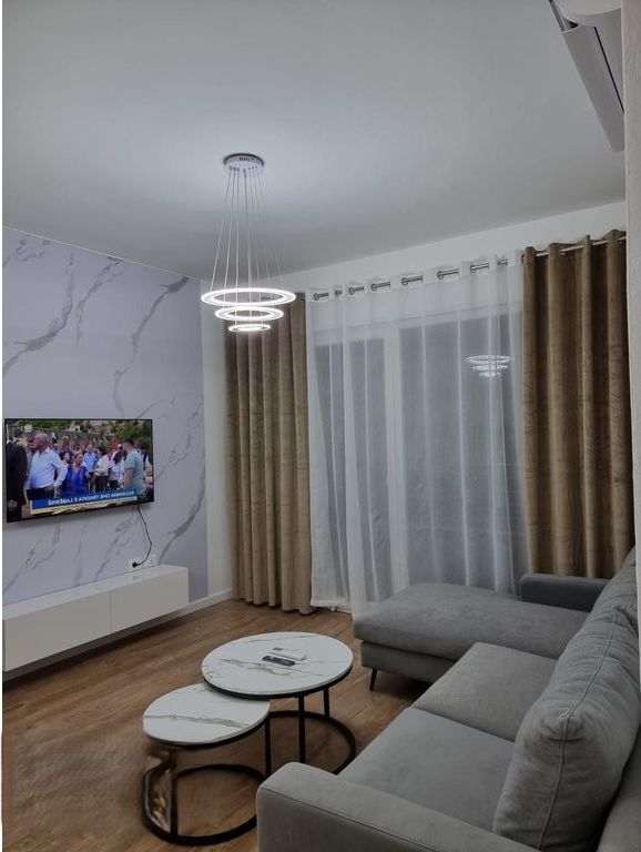 Appartamento 1+1 a Komuna e Parisit 750 € /Mese