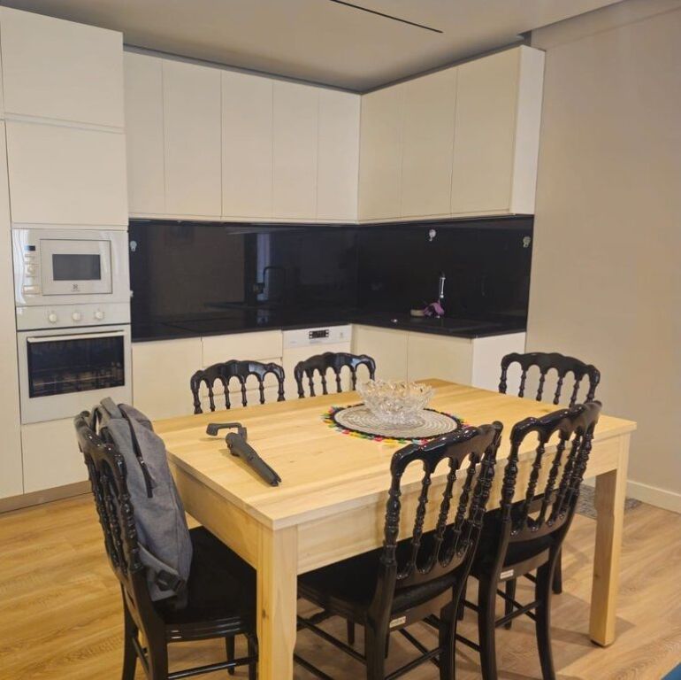 Apartament premium 2+1+2 (130 m²) me qira pranë Liqenit Artificial të Tiranës!