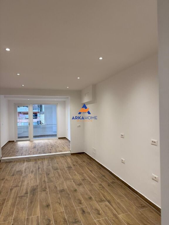 JEPEN ME QERA 2 KATE AMBJENTE ZYRASH 60 M² SECILA "RRUGA JORDAN MISJA" 800 EURO