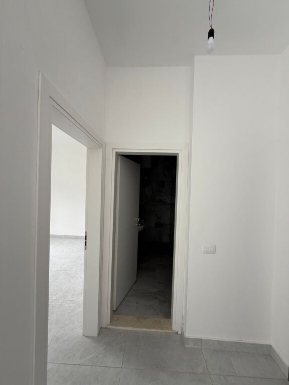 Appartamento super investito 1+1 in vendita nella zona di Shkëmbi i Kavajës 🌊