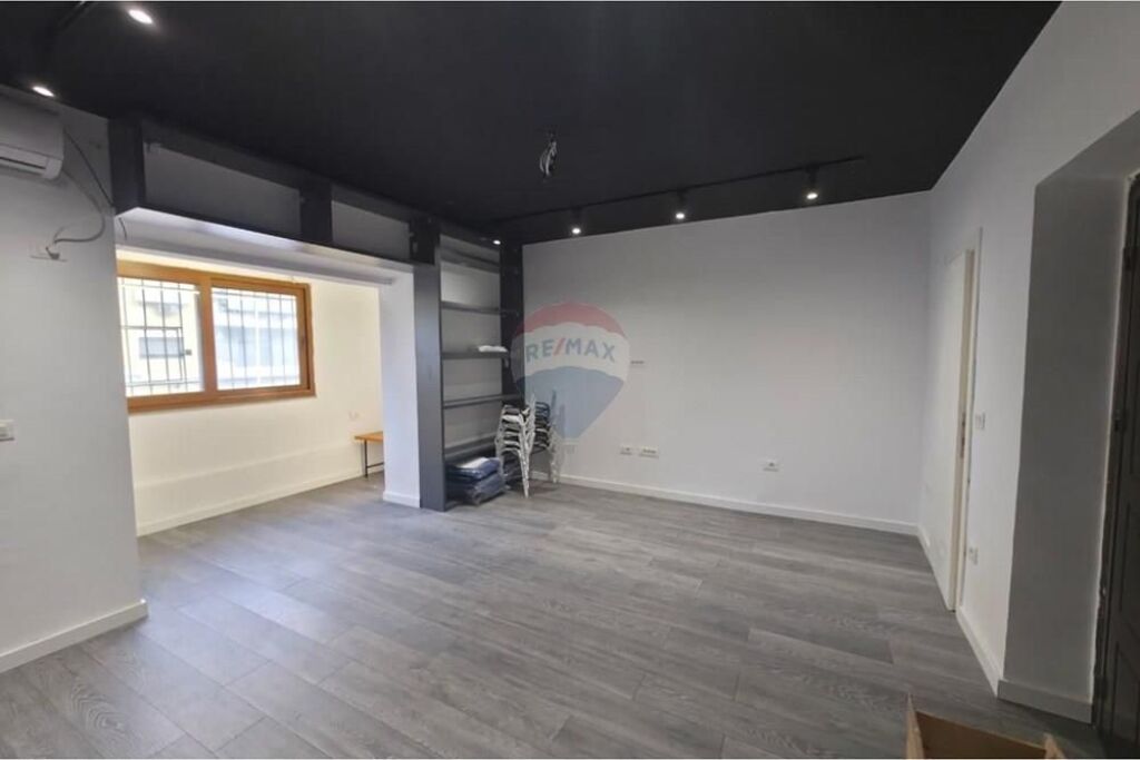 Locale per uffici in vendita a Tirana, nella zona del Centro