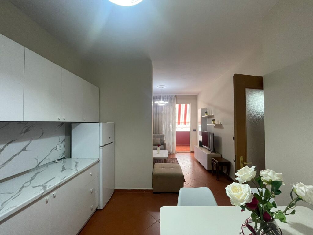 In affitto 2+1+1 BLLOKU 800 mila lek