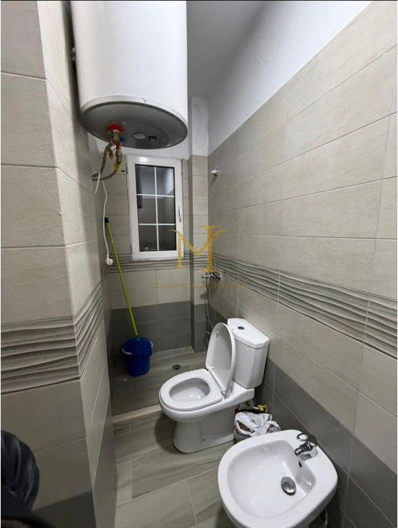 Apartament 2+1 me qera ne qender te spitalles !!