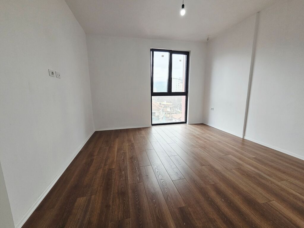 Zyre me Qira ne Rr. Kavaje Galeri Roma