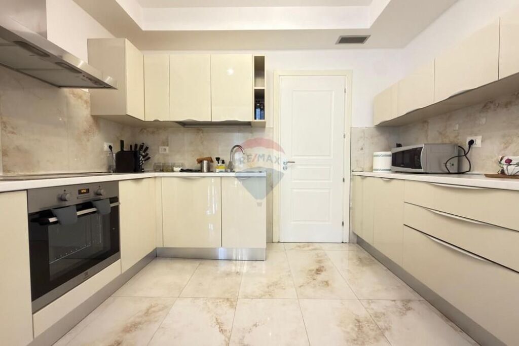 Apartament 3+1 në shitje Stadiumi Air Albania!