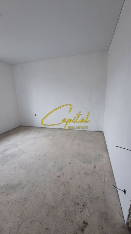 AMBIENT BIZNESI ME QIRA 12 M2 QENDER 30.000 LEKE