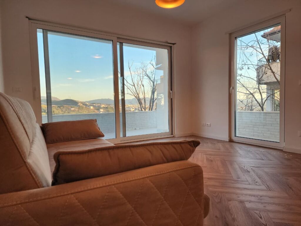 🏠 Jepet me Qera: Apt. 2+1+2 wc &amp; 1 Verand ( 📍Fresk - Muraga ) Sapo investuar || 100% e re ✨️ 500€ / Muaji 💶