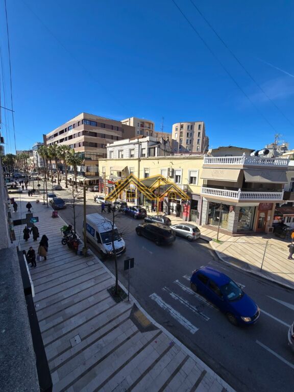 SHITET APARTAMENT 2+1 NE QENDER DURRES!