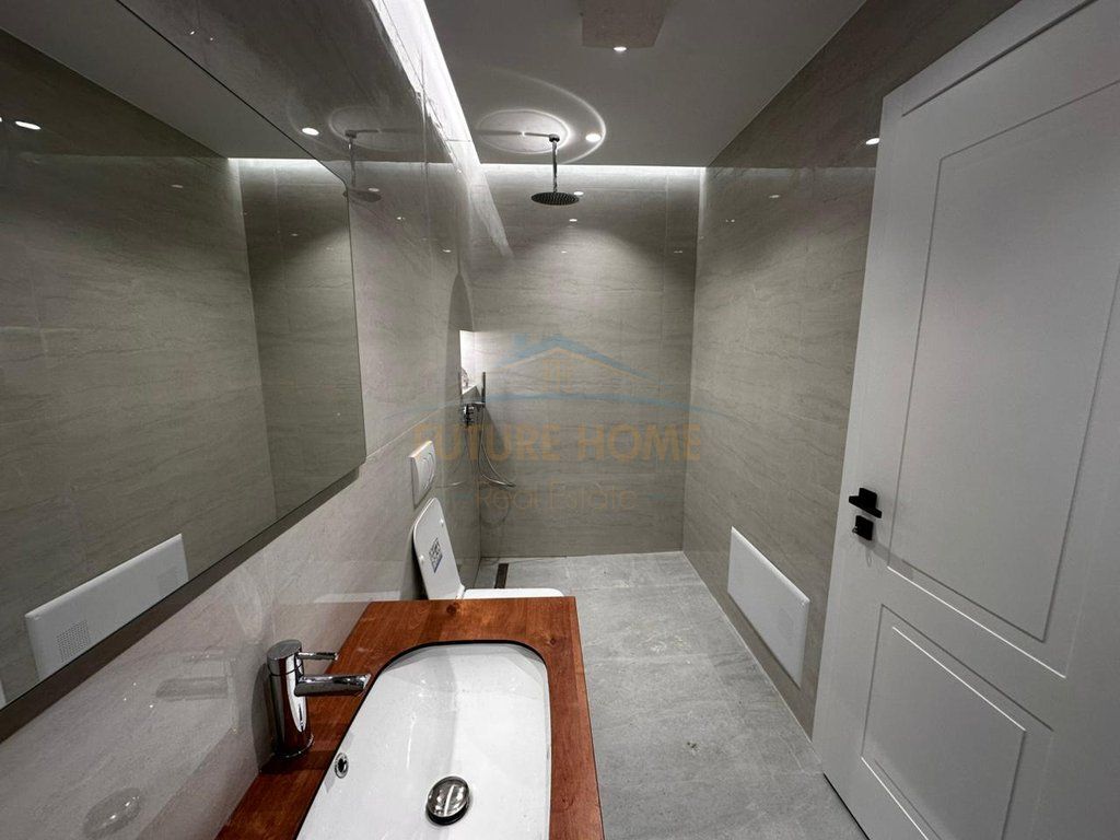 Shitet, Apartament 2+1+2, Komuna e Parisit, Tirane