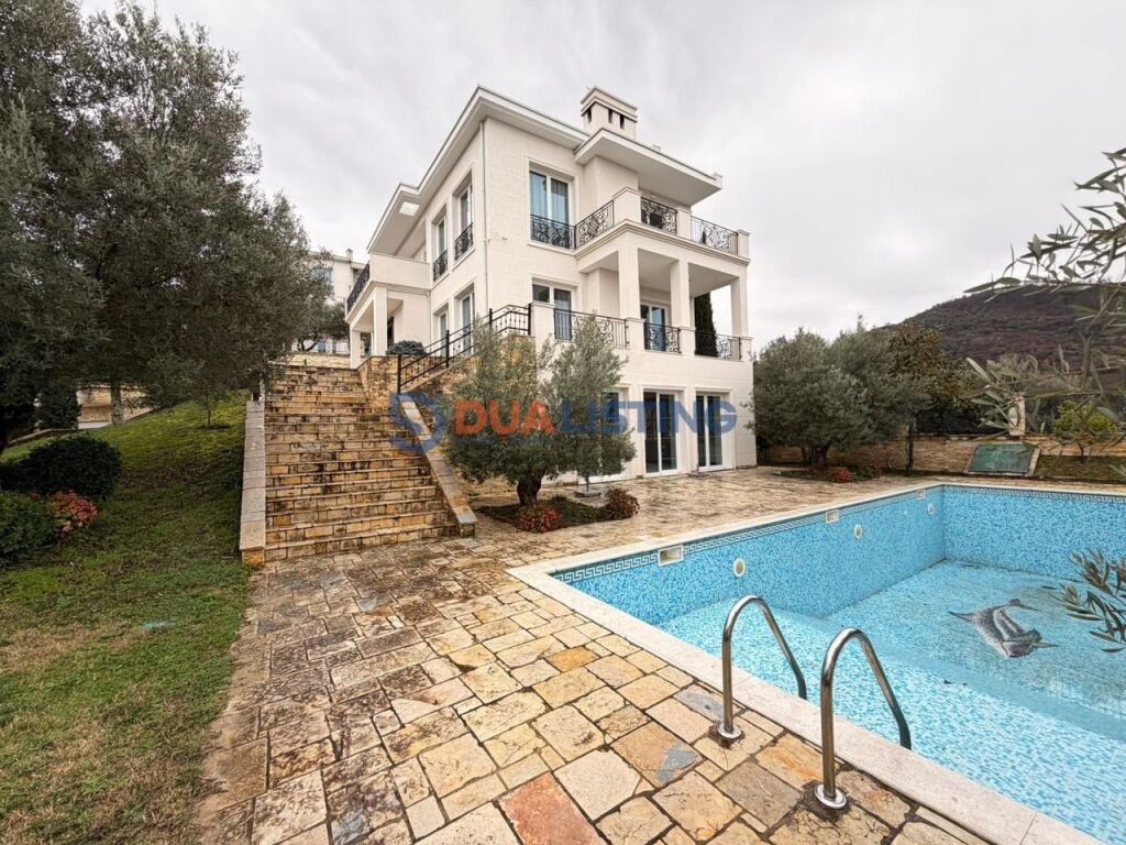 VILË ME PISHINË PËR QIRA NË LIQENIN E THATË!