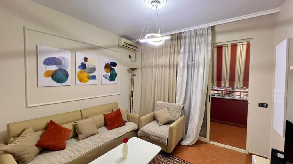 Me Qera : 2+1 📍Sheshi Wilson (Petro Nini) - 800€ - S.75m² - Kt.7|| Pallati Buze Rruge Kryesore⚡