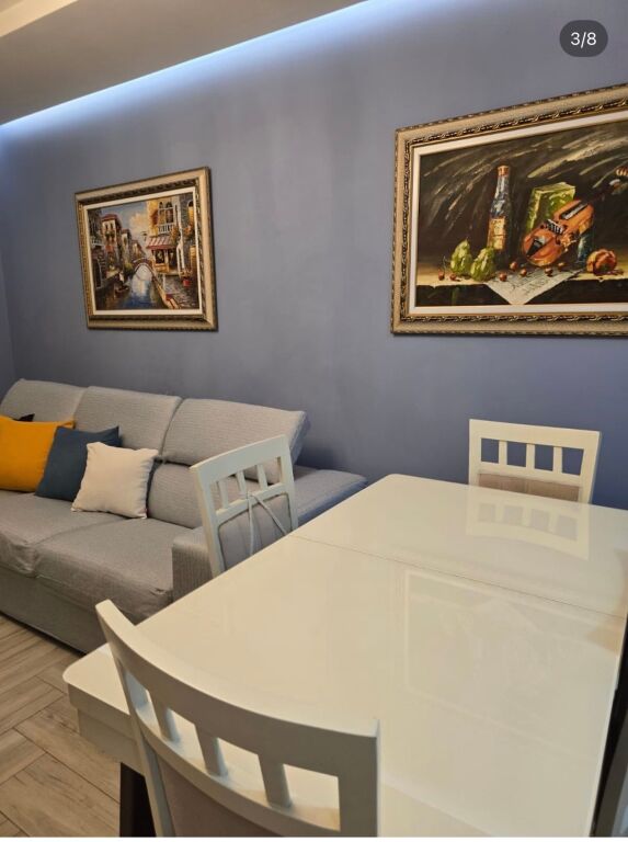 1+1,i mobiluar te ish restorant durresi,650 euro me parkim